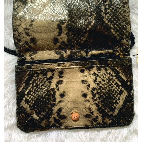 NWT Kenneth Cole Reaction crossbody - Picture 2 of 6